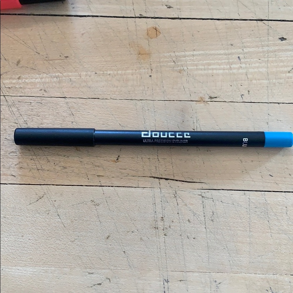 Doucce eyeliner